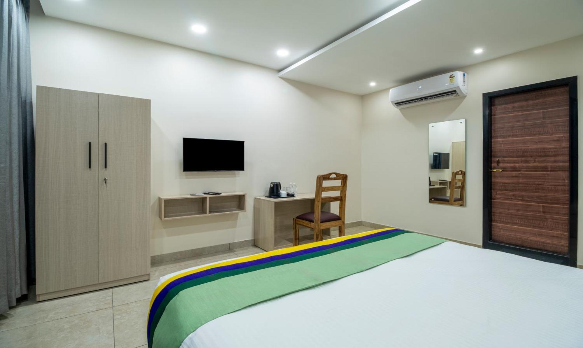 Treebo Sea Heights Hotel Kākināda Екстериор снимка