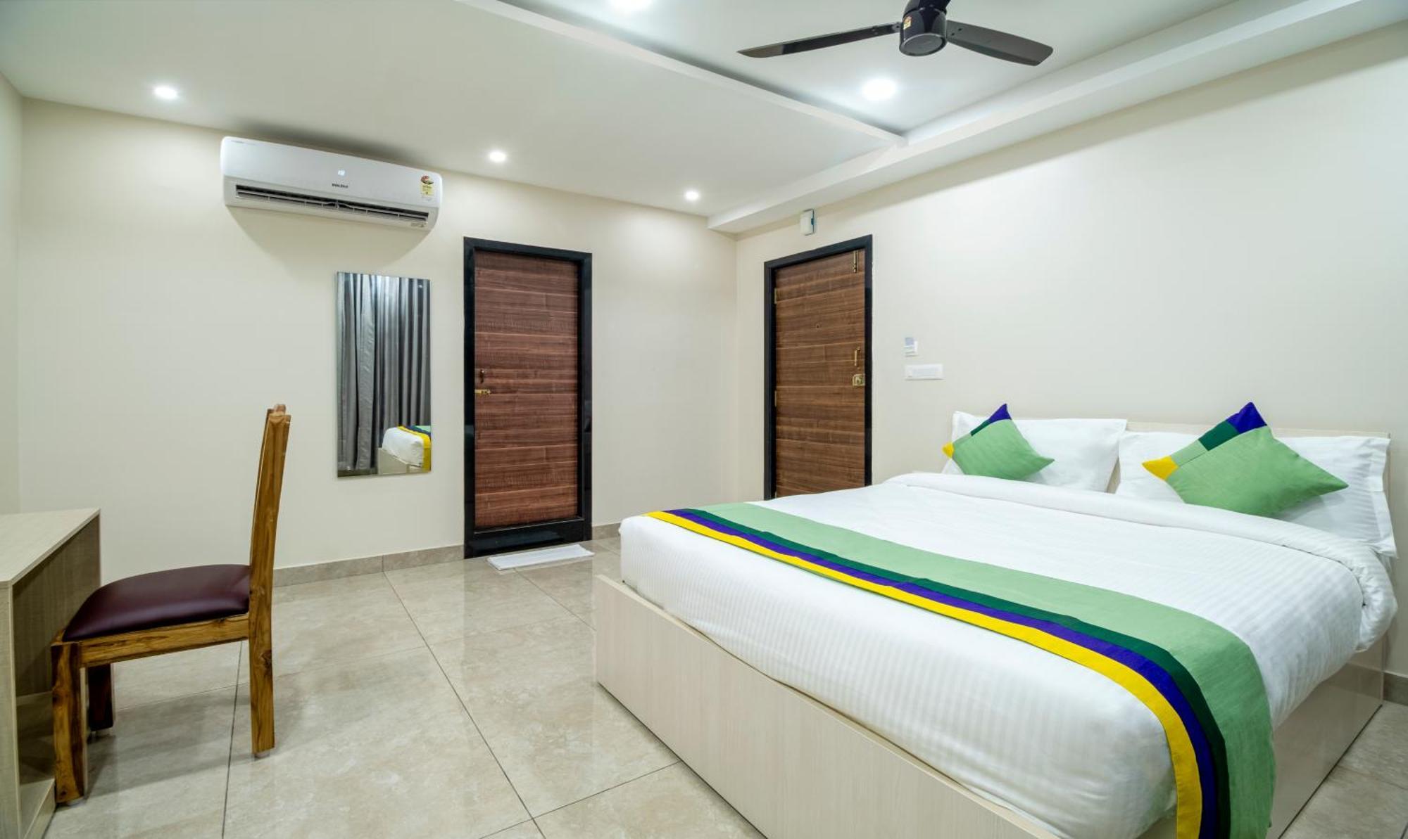 Treebo Sea Heights Hotel Kākināda Екстериор снимка