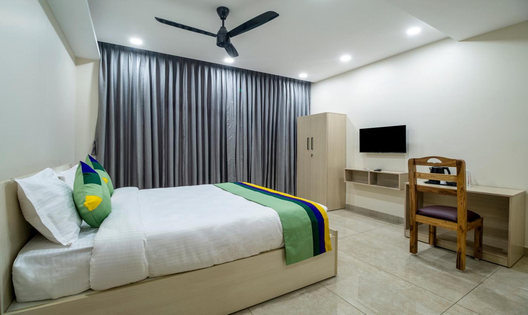 Treebo Sea Heights Hotel Kākināda Екстериор снимка