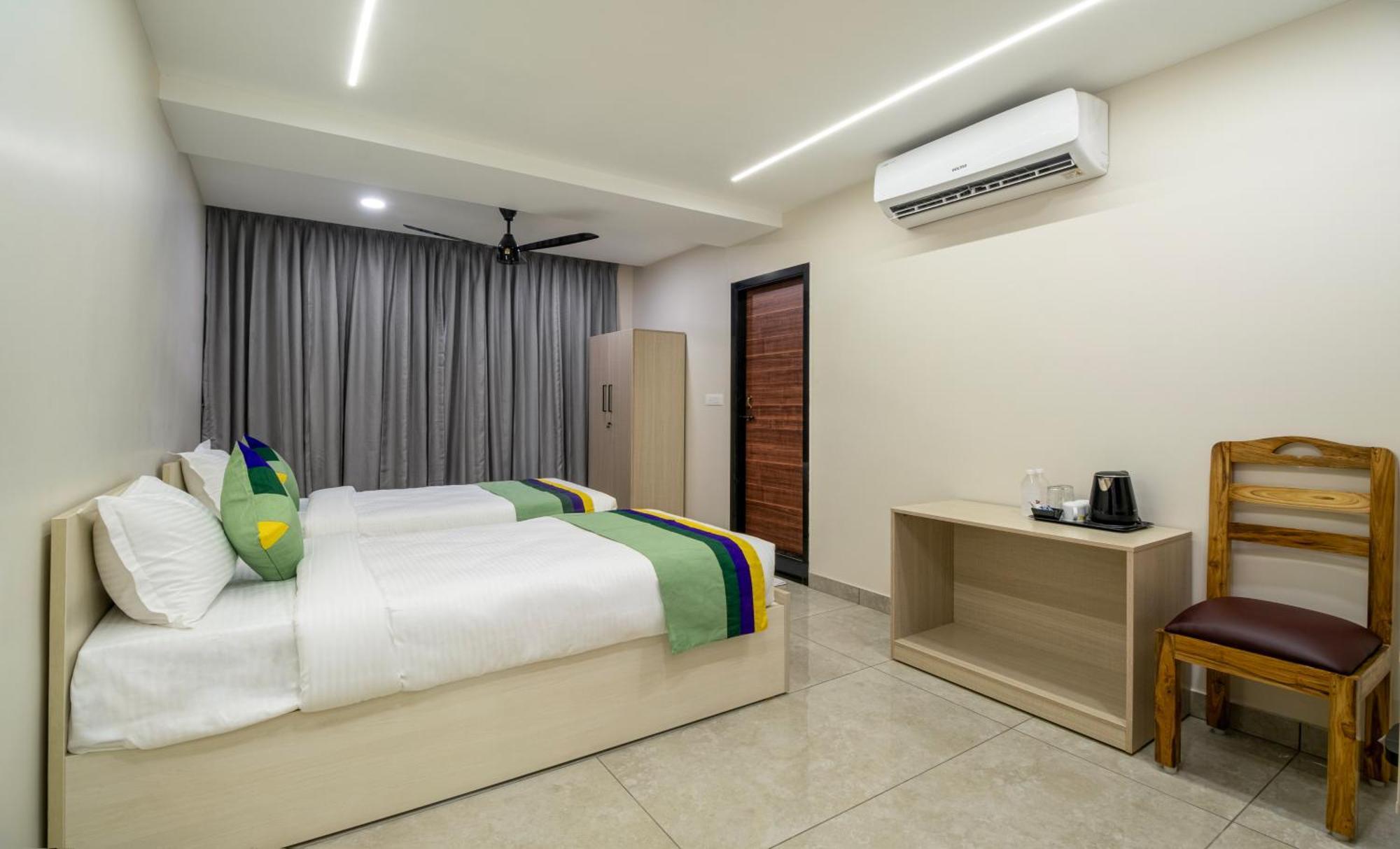 Treebo Sea Heights Hotel Kākināda Екстериор снимка