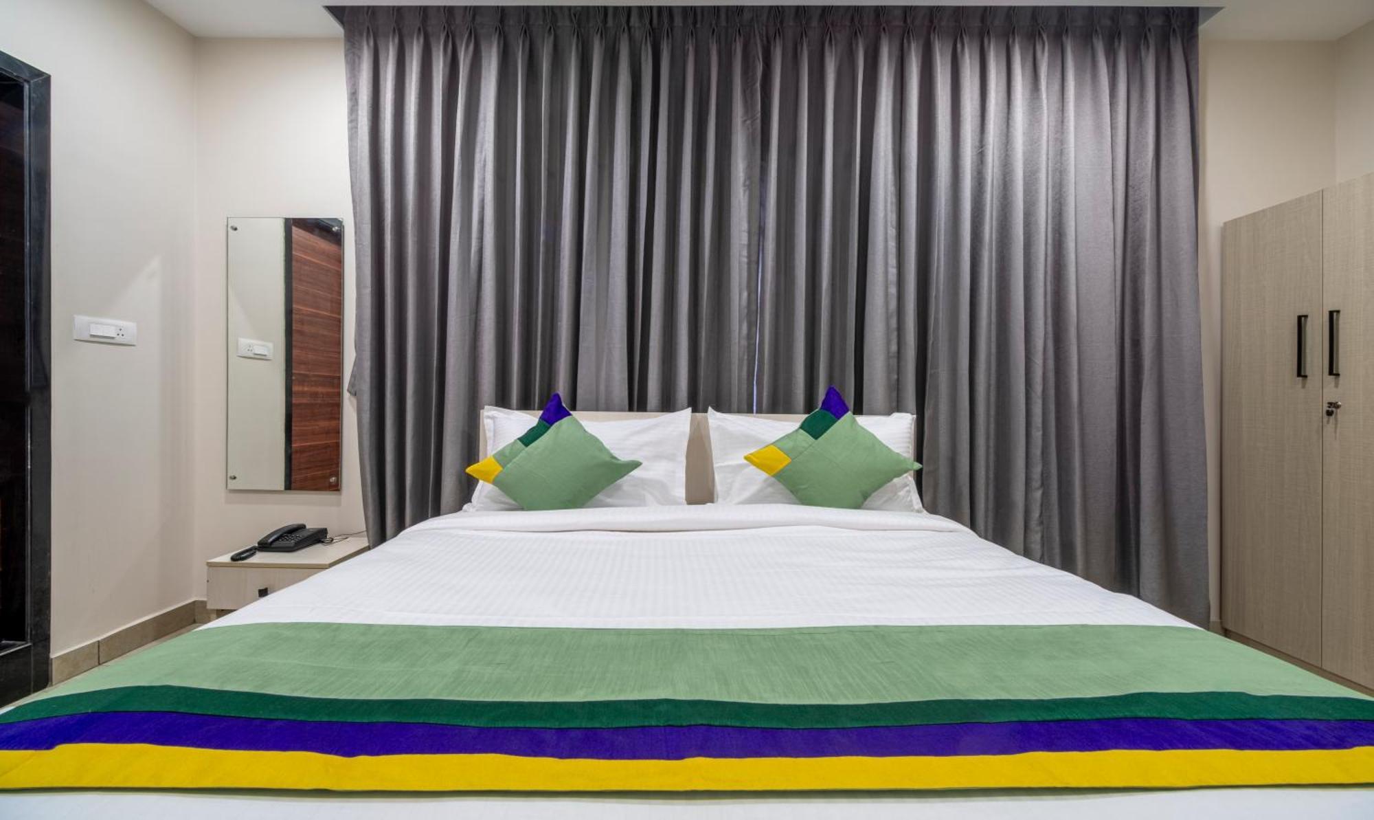 Treebo Sea Heights Hotel Kākināda Екстериор снимка