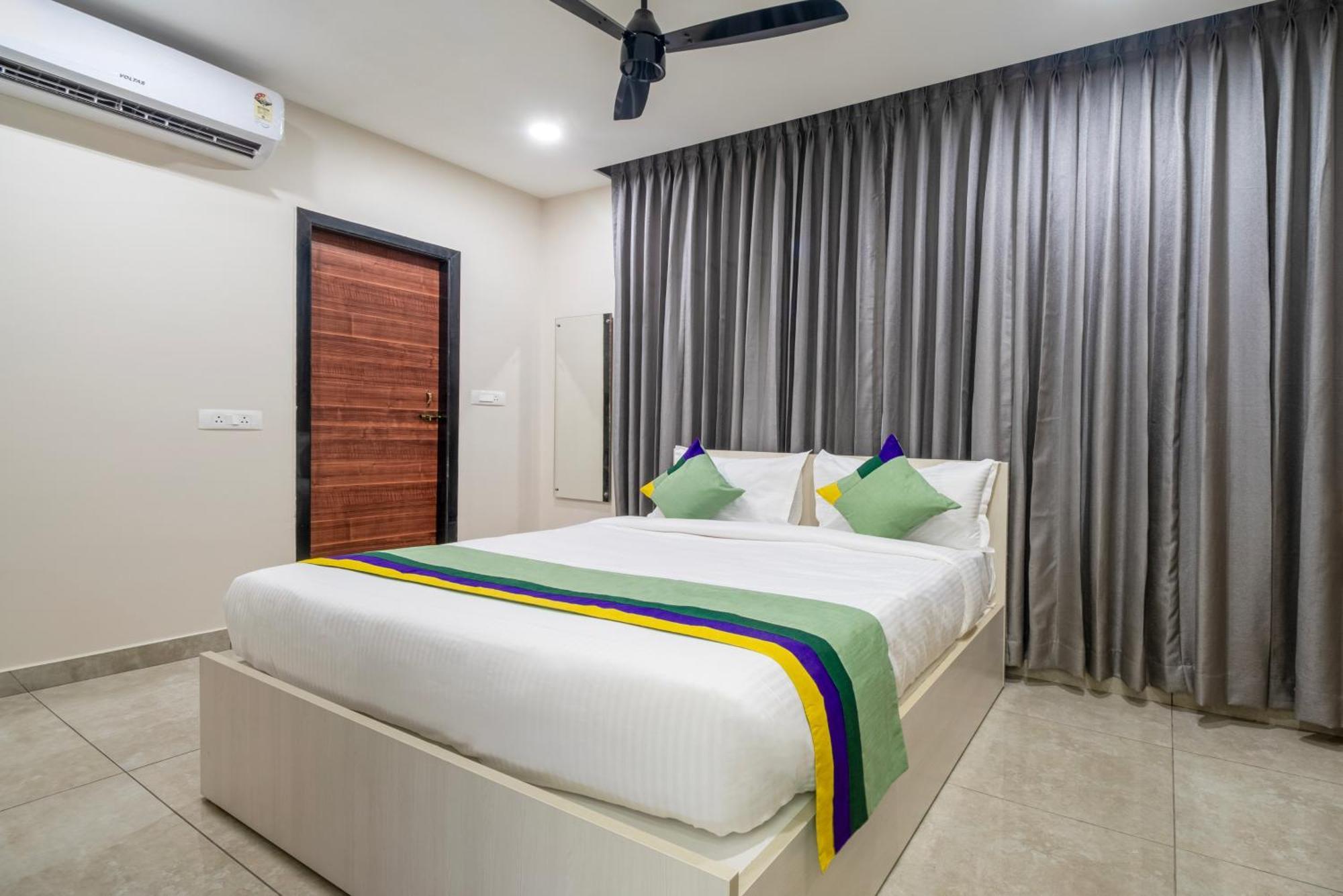 Treebo Sea Heights Hotel Kākināda Екстериор снимка